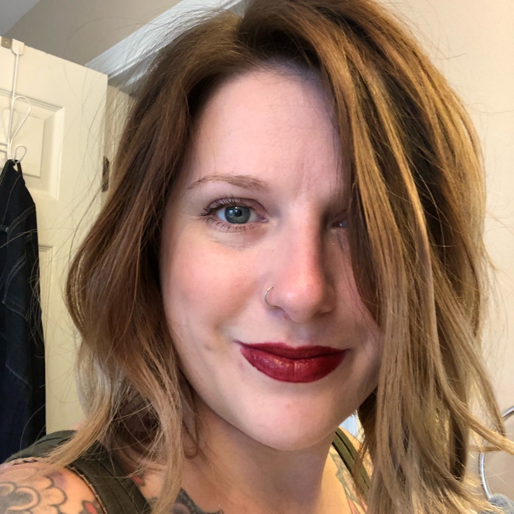 Meet your Posher, Caitlin